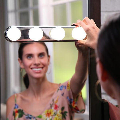 4 Bulb Makeup Mirror Light